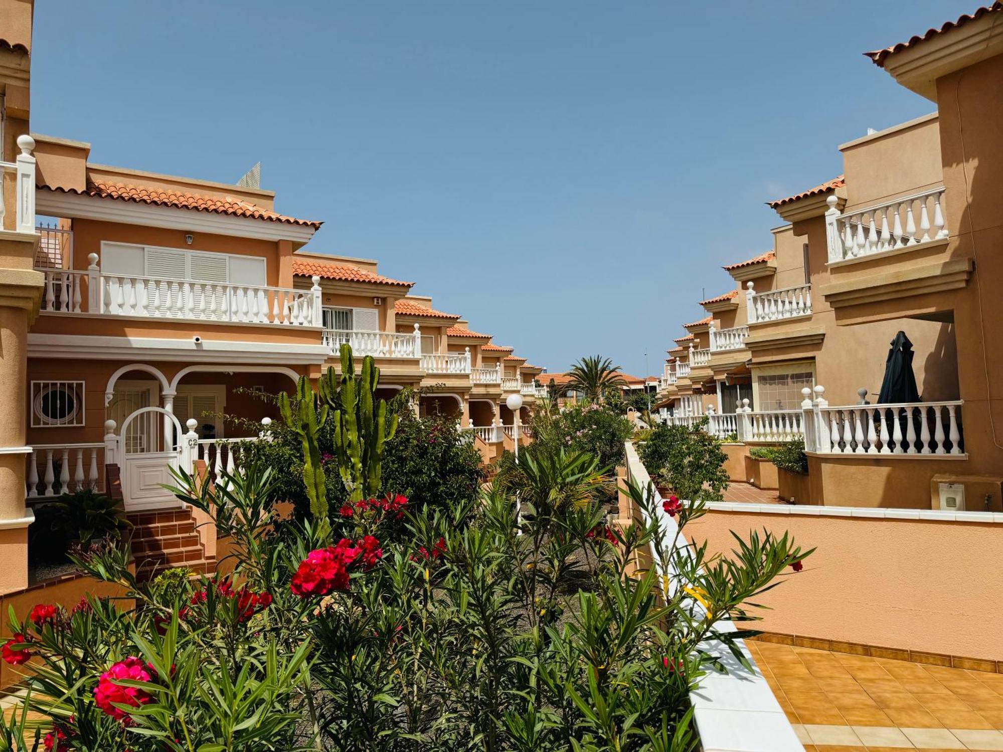 Hugo'S Holiday Apartment In Costa Del Silencio Arona  Exterior photo